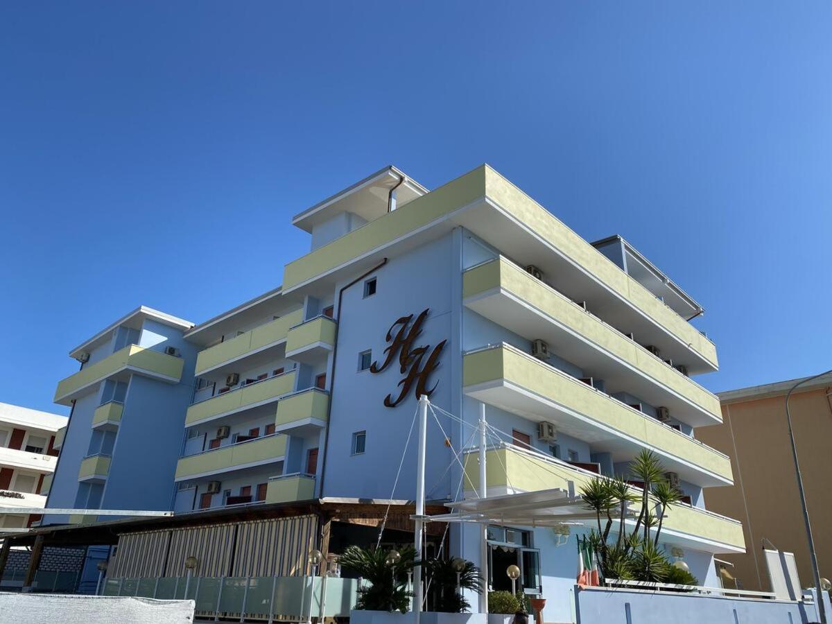 Hotel Holiday Martinsicuro Exterior photo